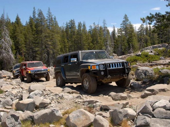 Hummer H3 Rubicon Trail Off-road 2007 - Front Angle View