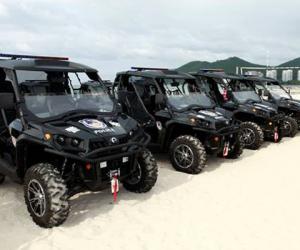 三亚海滩 警方装备庞巴迪•加美（can-am）全地形车