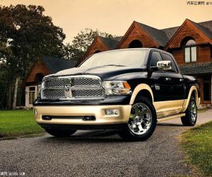 道奇RAM 1500运动版对比福特F-150猛禽