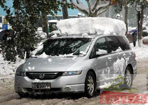 避免急加速/保持车距 雪地驾驶十大注意